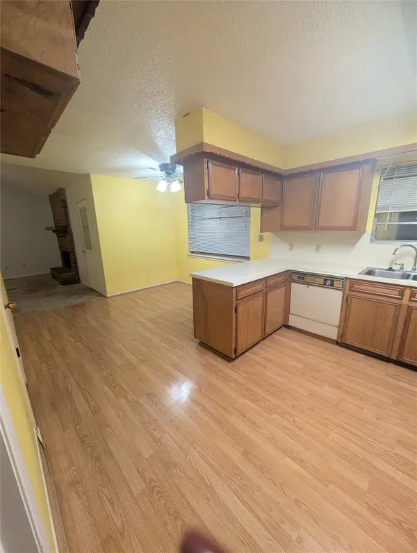 1301 Molina Court, Angleton, TX 77515