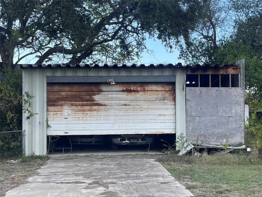 711 4th Street, Palacios, TX 77465 - Image #3