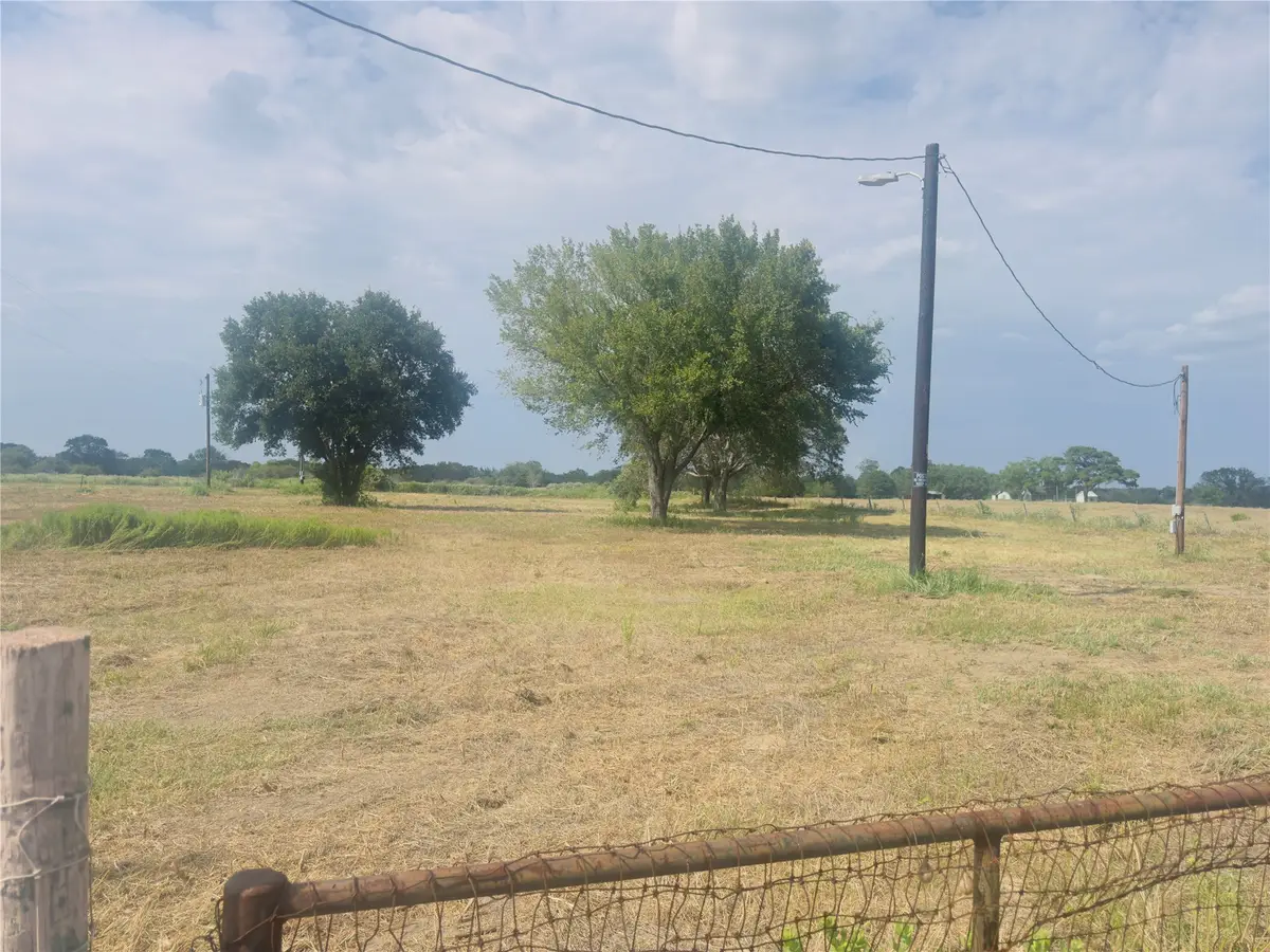 3884 Us Highway 90a, Hallettsville, TX 77964 - #1