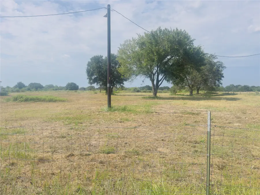 3884 Us Highway 90a, Hallettsville, TX 77964 - #3