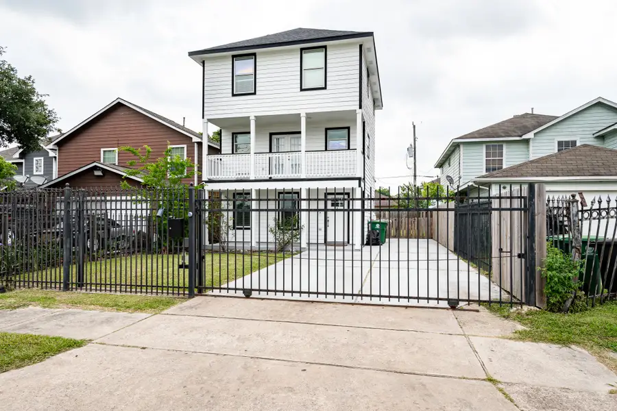 9026 Mcgallion Road, Houston, TX 77022 - Image #2
