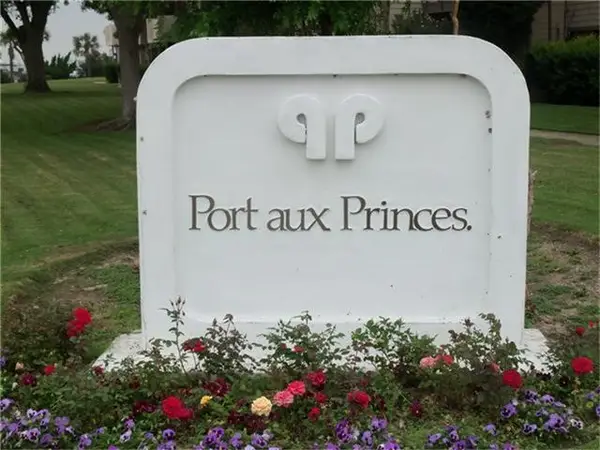 7112 N Holiday Drive, Galveston, TX 77550