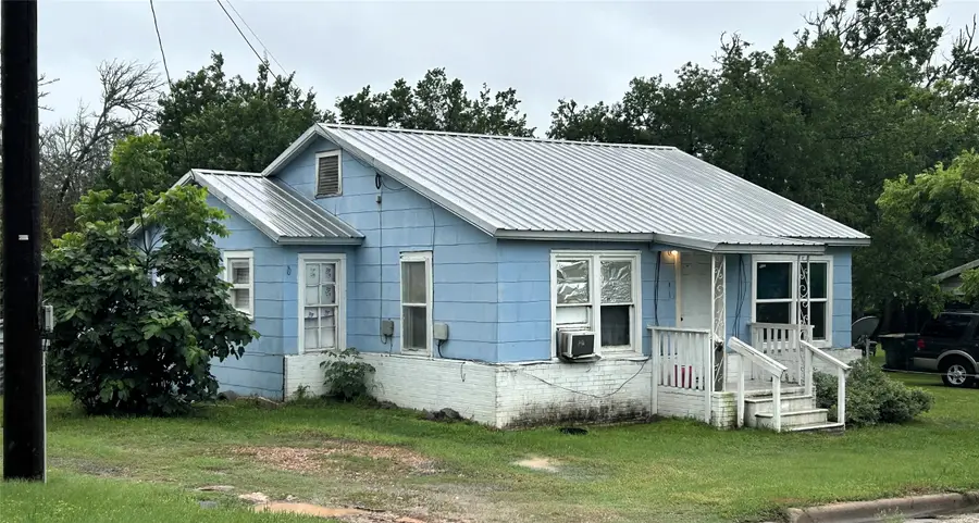 540 Hempstead Street W, Giddings, TX 78942 - #2