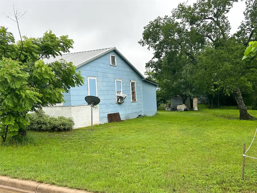 540 Hempstead Street W, Giddings, TX 78942 - #3