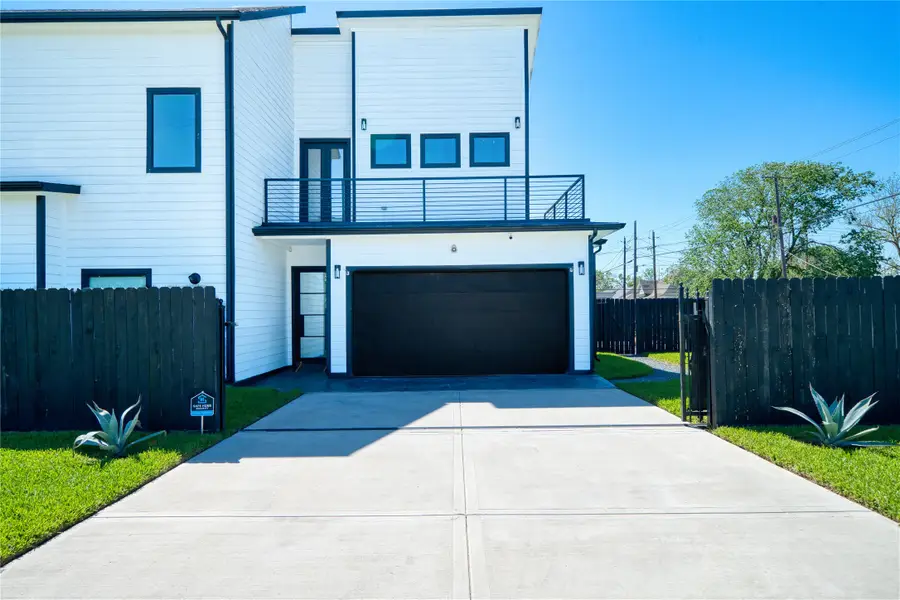 2420 Sumpter Street, Houston, TX 77026 - Image #2