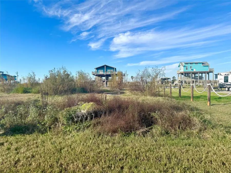 1057 Mabry Street, Gilchrist, TX 77617 - Image #2