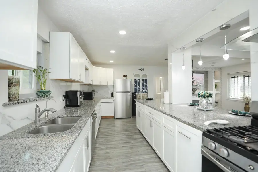 5739 Waterford Drive, Houston, TX 77033 - #3