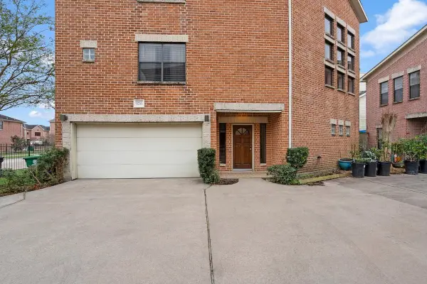 9716 Riddlewood Lane, Houston, TX 77025