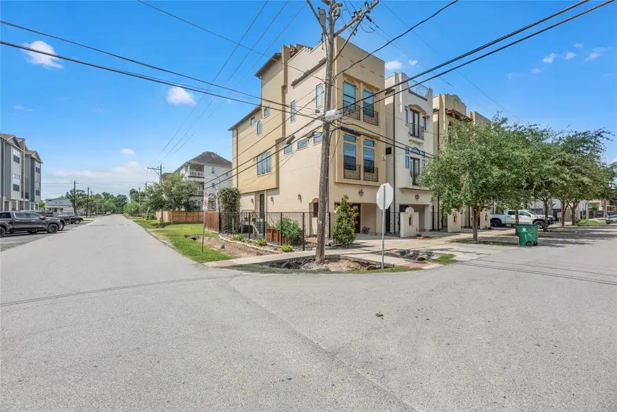 1102 W 15th 1/2 Street #A, Houston, TX 77008 - #3