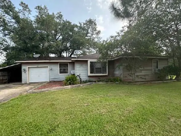 113 Iden Drive, Angleton, TX 77515