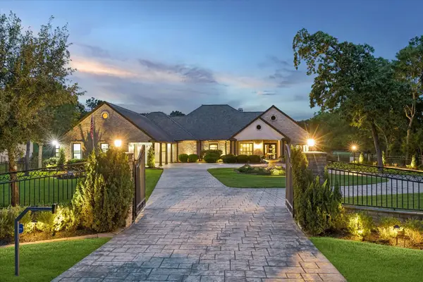 9426 Deer Path Lane, Magnolia, TX 77354