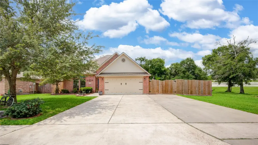 1000 Cardinal Drive, Richwood, TX 77566 - #2