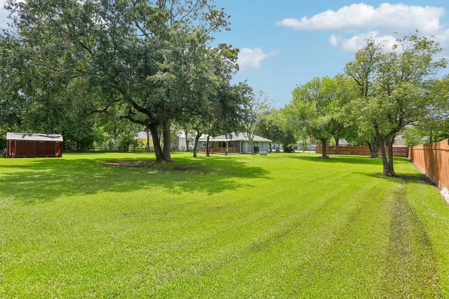2606 2nd Avenue N, Texas City, TX 77590 - #3