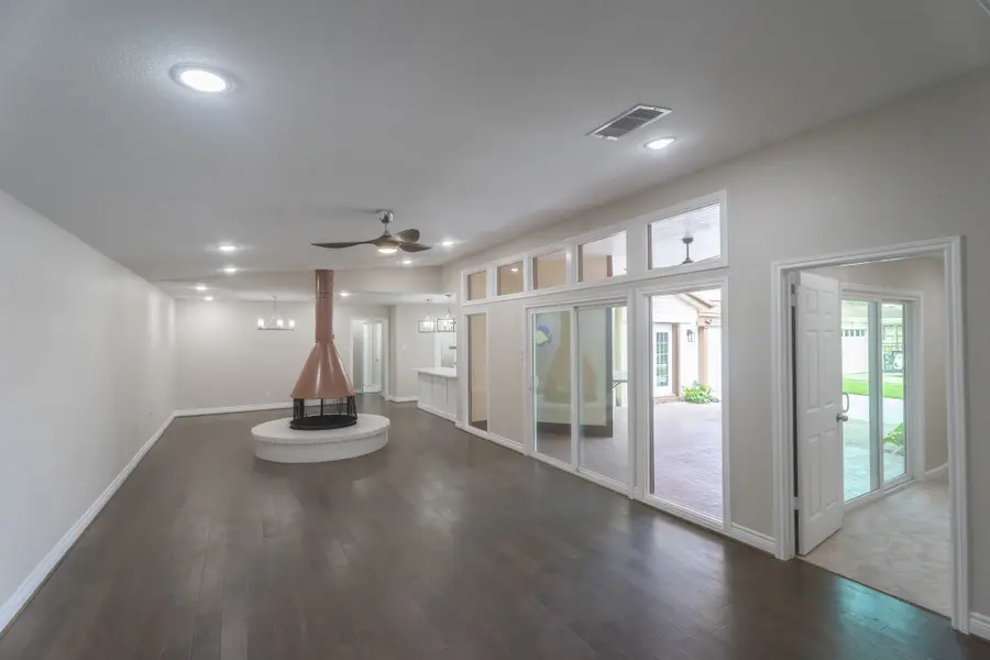 15307 Seahorse Drive, Houston, TX 77062 - Image #3