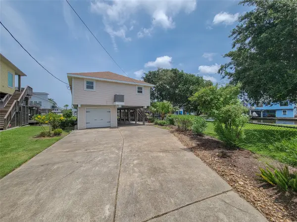 16704 Curlew Road, Jamaica Beach, TX 77554