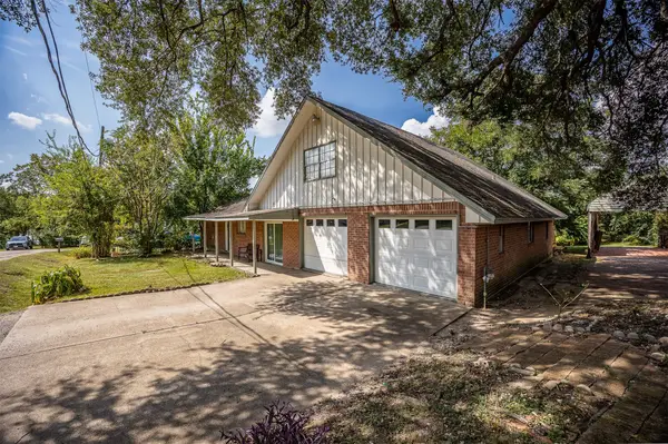 110 S 9th Street, Highlands, TX 77562