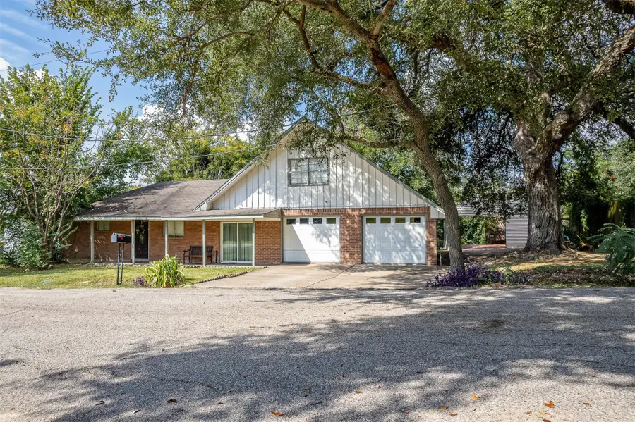 110 S 9th Street, Highlands, TX 77562 - #3