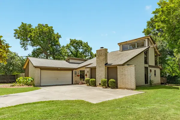 101 Huckleberry Drive, Lake Jackson, TX 77566