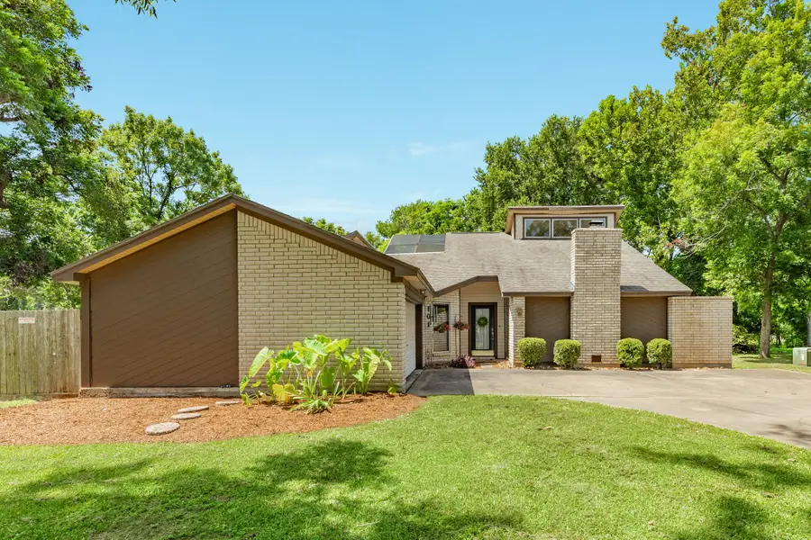 101 Huckleberry Drive, Lake Jackson, TX 77566 - #2
