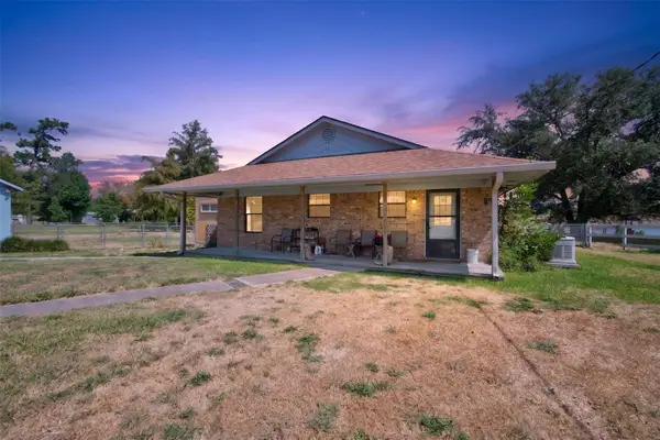 281 Lakeshore N, Onalaska, TX 77360