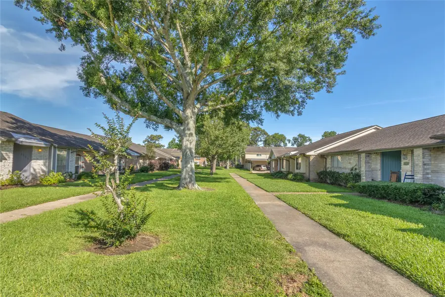 3876 Laura Leigh Drive, Friendswood, TX 77546 - #2