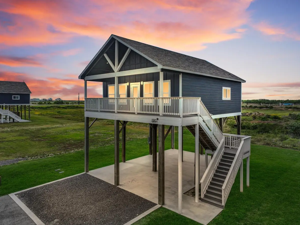 1041 Sunset Circle W, Crystal Beach, TX 77650 - #1
