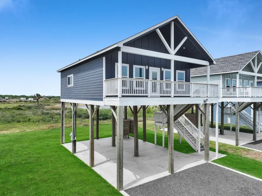 1041 Sunset Circle W, Crystal Beach, TX 77650 - #2