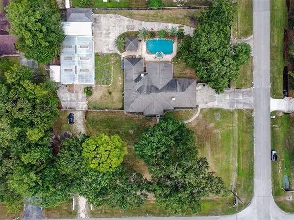 911 Winchester Bend, Huffman, TX 77336