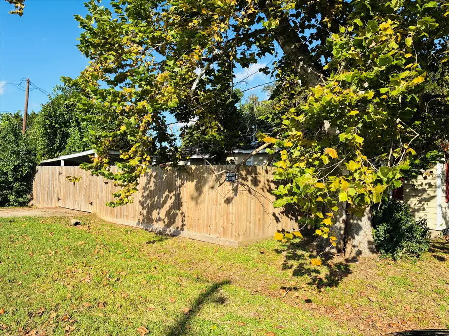 201 E Front Street, Brazoria, TX 77422 - Image #2