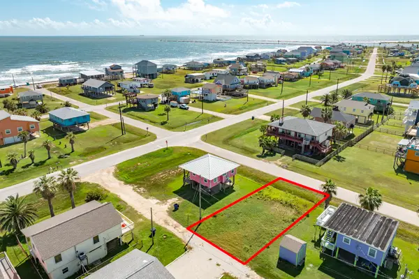 306 Breezeway Street, Freeport, TX 77541