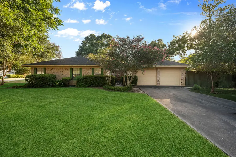 210 E Waring Street, Dayton, TX 77535 - #2