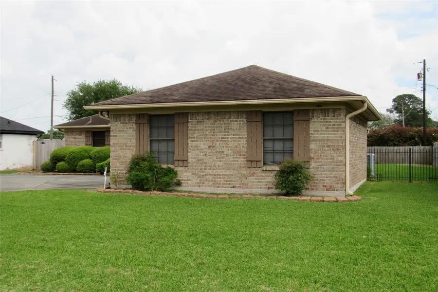 2705 15th Street Street, Port Neches, TX 77651 - #3