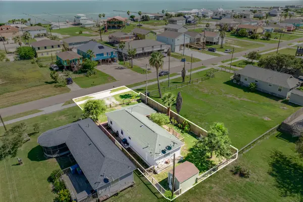 1307 S Live Oak Street, Rockport, TX 78382