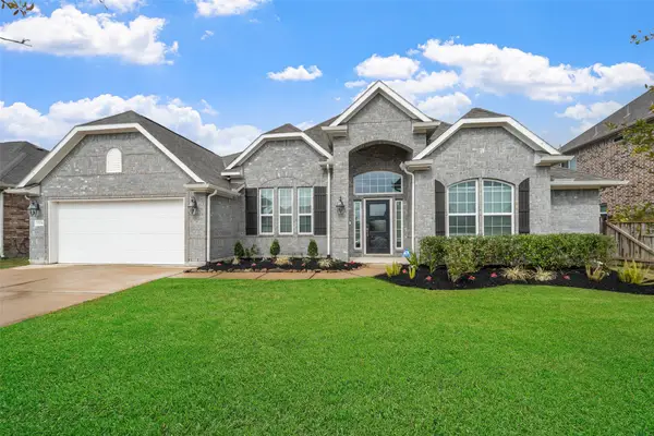 1524 N Blue Bonnet Lane, Angleton, TX 77515
