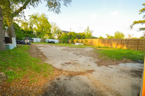 8474 Sonneville Drive, Houston, TX 77080