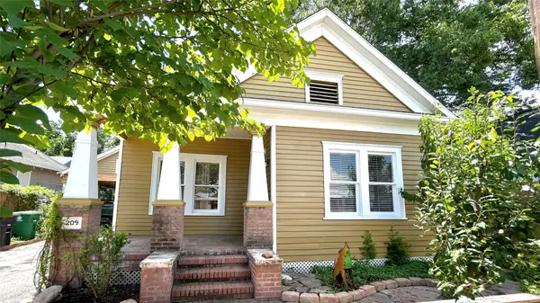 209 Walton Street, Houston, TX 77009