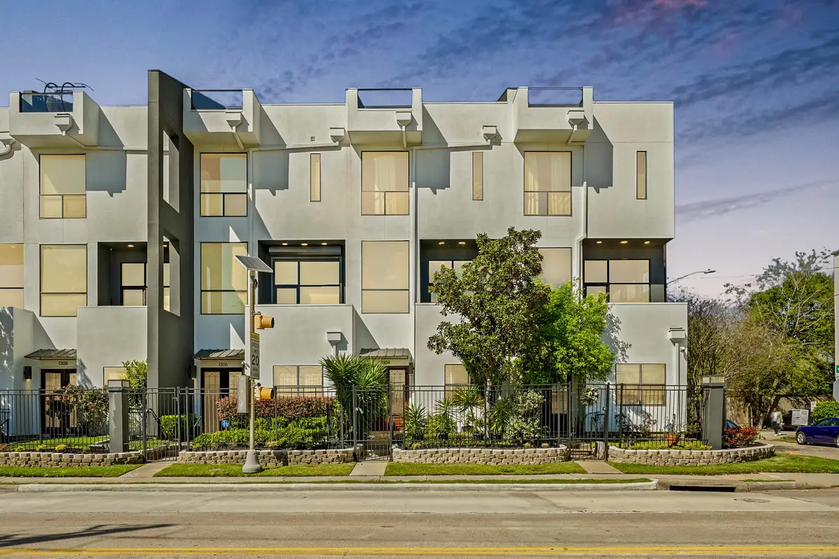 1304 W Dallas Street, Houston, TX 77019 - #1