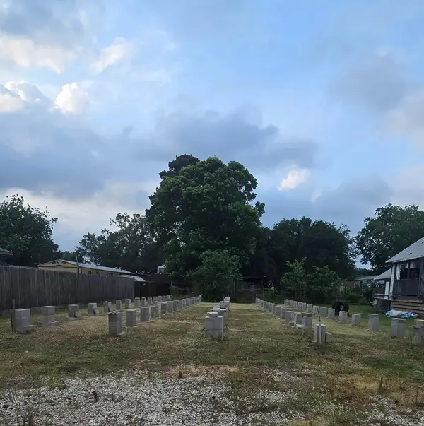 2710 Sledge Street, Waller, TX 77484