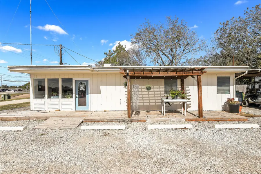 511 W Main Street, Weimar, TX 78962 - #2