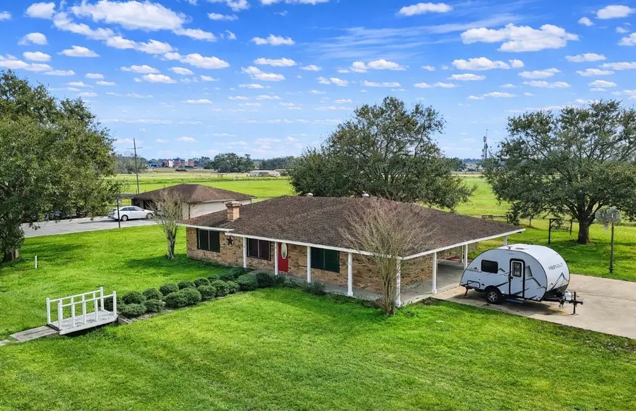 221 N Lake Drive, Winnie, TX 77665 - #2