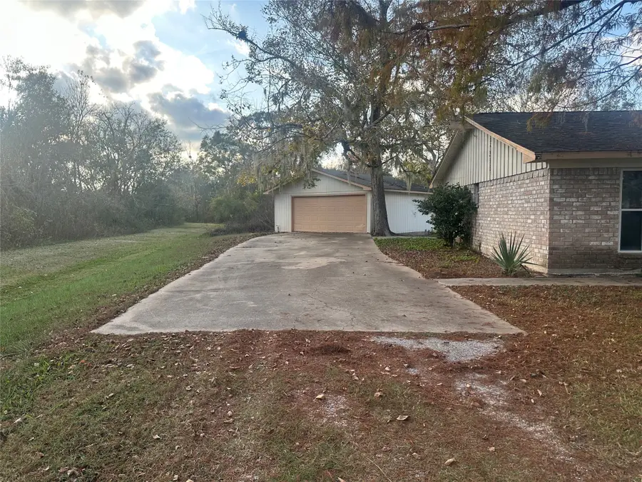 132 Otter Trail, Lake Jackson, TX 77566 - Image #2