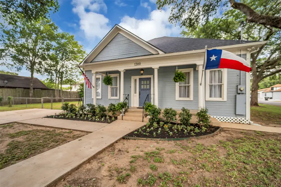 1300 7th Street, Rosenberg, TX 77471 - #2