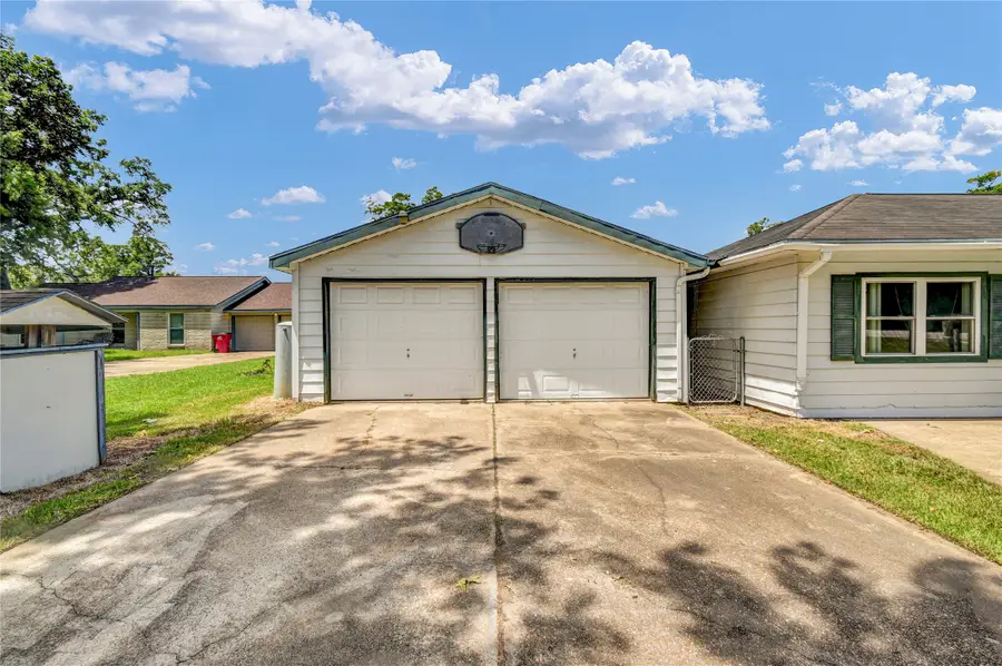 1710 Highway 332 W, Lake Jackson, TX 77566 - #3