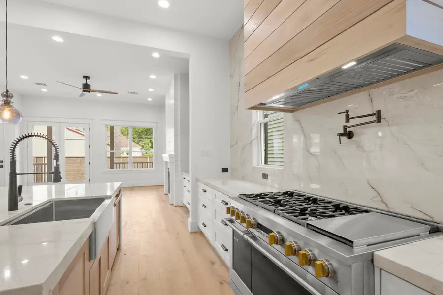 1524 Nicholson St, Houston, TX 77008 - Image #2