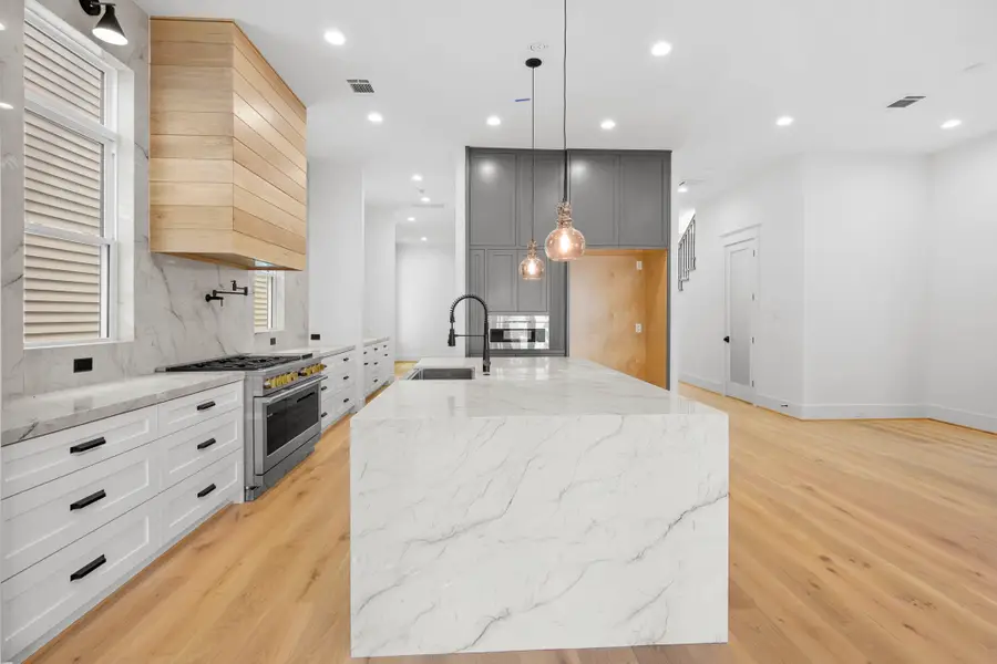 1524 Nicholson St, Houston, TX 77008 - Image #3