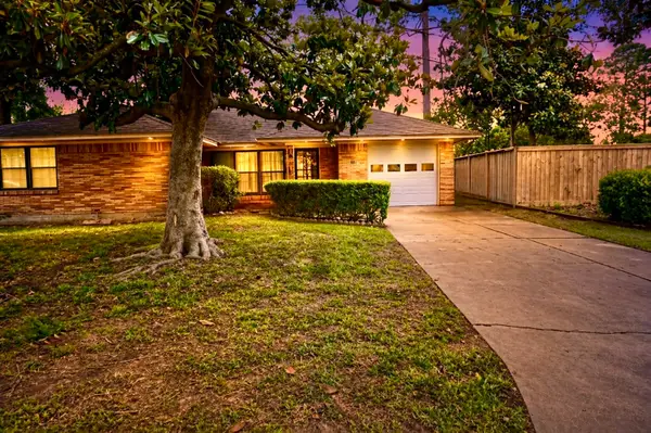 2211 Hialeah Drive, Houston, TX 77018