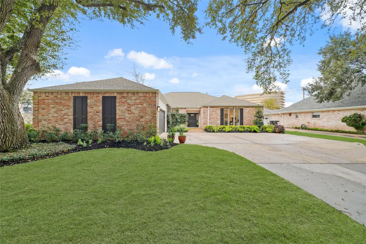 1913 Country Club Boulevard, Sugar Land, TX 77478 - Image #1