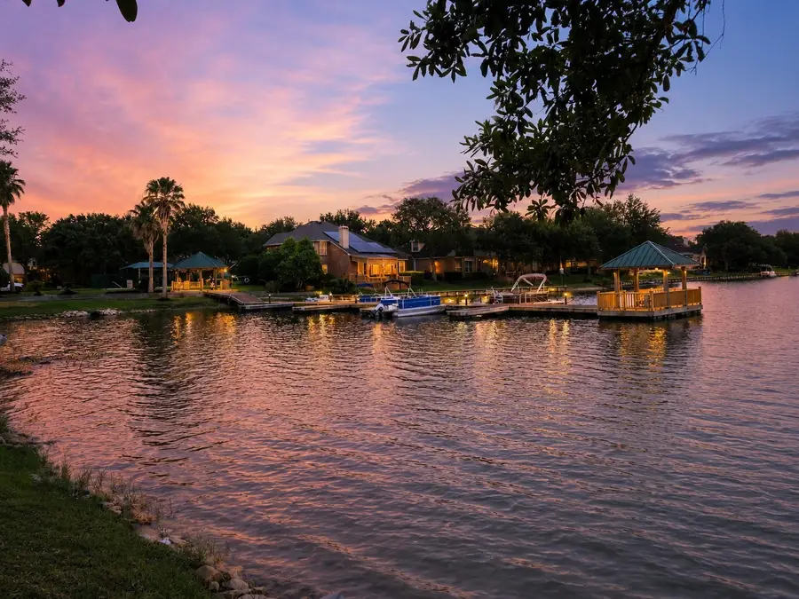 4018 Crystal Lake Circle N, Pearland, TX 77584 - #2