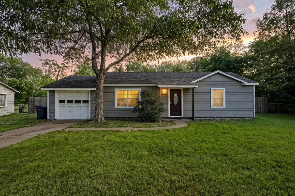 313 E Dumble Street, Alvin, TX 77511 - Image #1