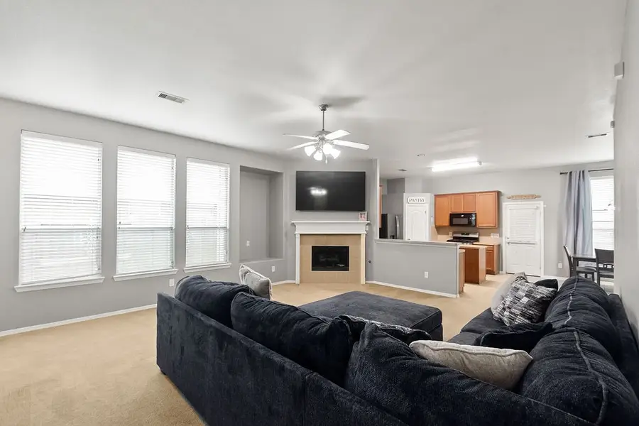 225 Splintered Arrow Drive, La Marque, TX 77568 - Image #3